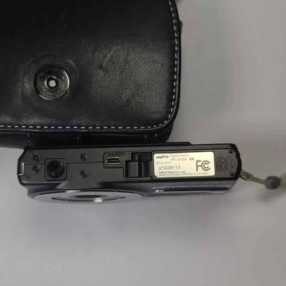Sanyo VPC-X1200 Digital Camera